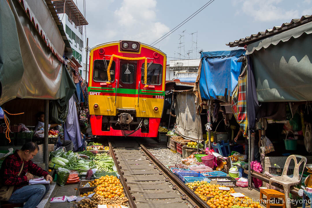 Railway-Market-Maeklong-Thailand-8