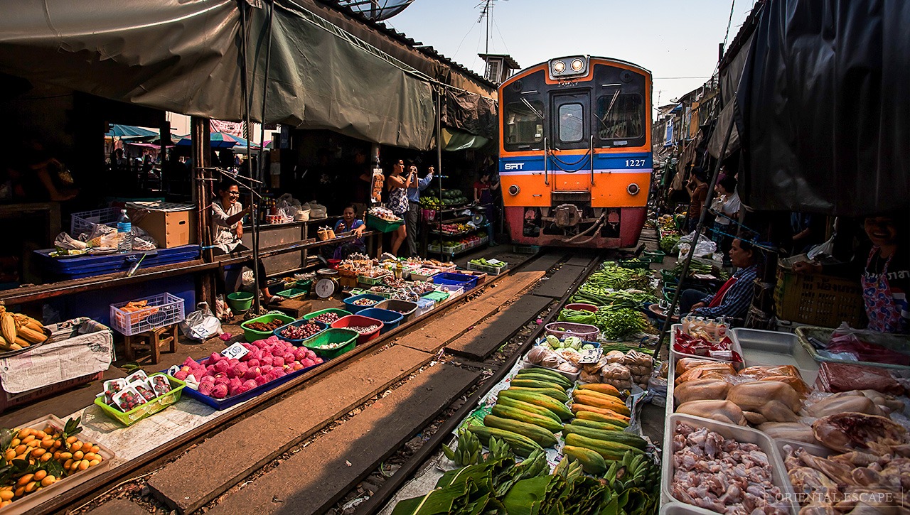 maeklong train market